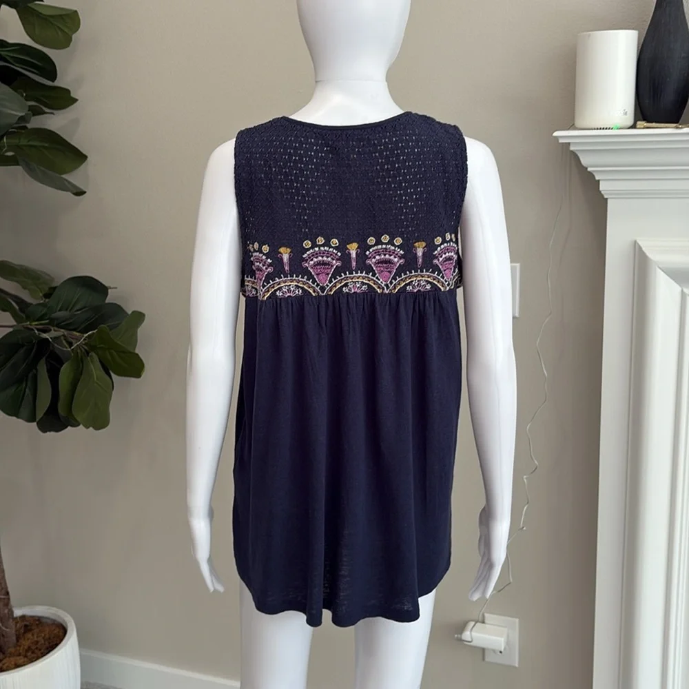Anthropologie Akemi + Kin Crochet Williston Embroidered Tank Womens Size M Navy - Picture 8 of 14